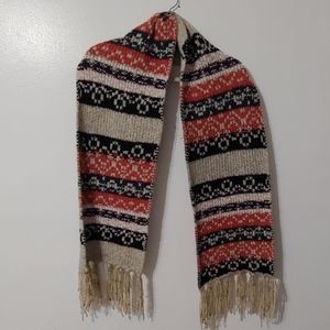 Reversible fringed scarf